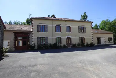 Image de Homerez - Maison spacieuse avec jacuzzi à Nouart
