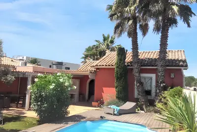 Homerez - Villa charmante à Agde avec piscine privée et jardin