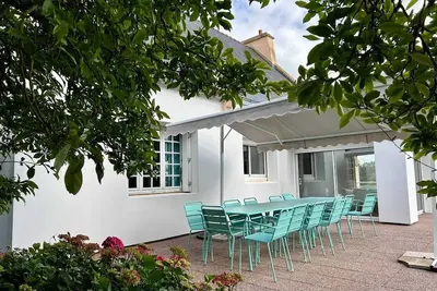 Image de Homerez - Villa spacieuse Saint-Hernin avec spa convivial