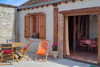 Image de Chaleureux Gîte avec Terrasse à Proximité de la Loire et des Sites Touristiques
