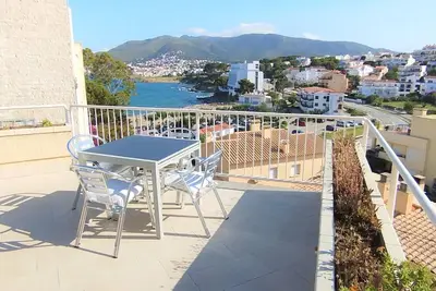 Penthouse à Llançà avec grande terrasse - à 100m de la plage dans le quartier paisible de Grifeu
