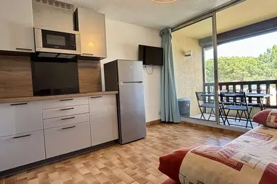 Image de Studio cabine avec piscine, parking privé et loggia – 4 couchages, proche mer et commerces