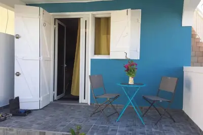 Image de Homerez - Appartement chaleureux à Sainte-Anne - 35 m² avec terrasse.