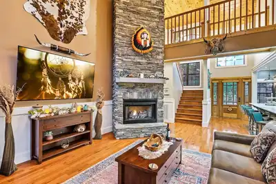 Image de Luxury Smokies Home with Backyard Paradise