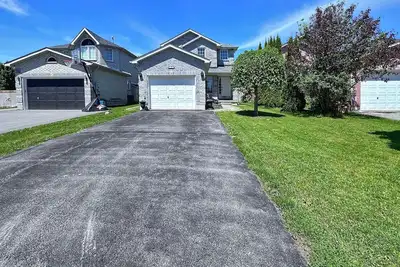 Image de Cozy house at south end Barrie