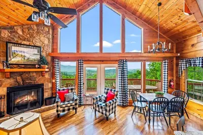 Image de Bearfoot Inn • Free Dollywood tix • Hot Tub • Pool Table • Arcade • Mtn Views
