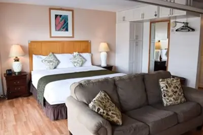 Image de Stunning City Lights Specious Condo – Steps to Waikiki Beach