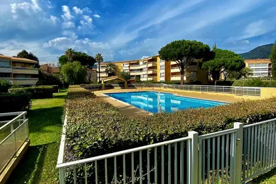 Image de 🏖️Superbe T2 Climatisé avec Piscine proche de la Plage et des Commerces ☀️