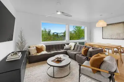 Image de The Cairns - Tri-level condo a few blocks from the heart of downtown Bozeman.