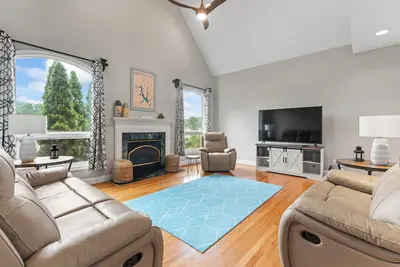 Image de Leeloo's on the Lake – Gorgeous 4 Bdr Sleeps 12 w/ Private Pool, Pet Friendly!