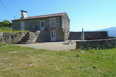 Image de Homerez - Maison pittoresque à Andeviso avec vue sur la montagne.