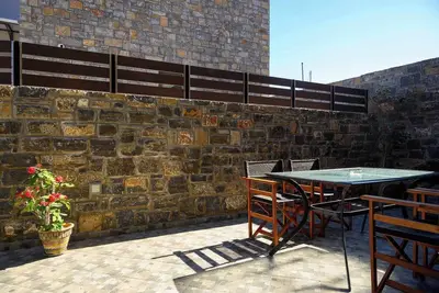 \n\nΤο Antheon Apartment Ground floor 2 χλμ. από το κέντρο, 900 μ από την παραλία