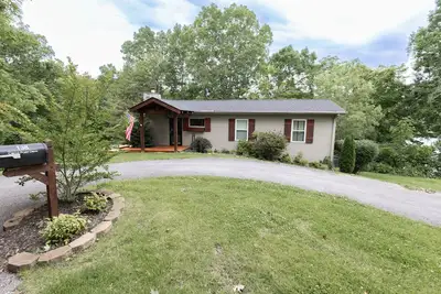 Image de Lakefront Cedar Cove Cottage on Norris Lake