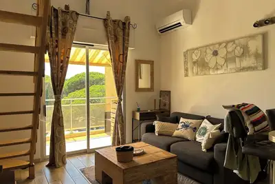 Image de Hyeres à 5 mn Port et Plages Loue appart tout confort Duplex 4/6 pers + parking