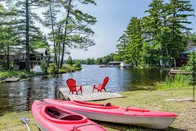 Image de Cozy Lakeside Cottage Retreat with Kayaks, Paddle Boat & Sunset Waterfront Views