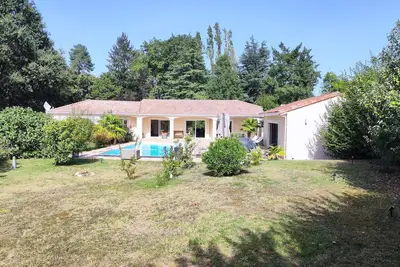 Image de Maison dans les vignes avec 5 chambres et piscine