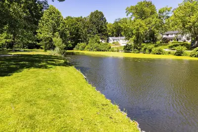 Image de New! Remodeled waterfront home in Portage Lakes! Close to Everything!