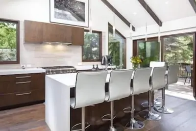 Image de 5/5. 5 Bedroom-Aspen Core Residence-Newly Furnished