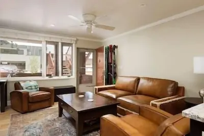 Image de 2/2 Bedroom In Aspen Core-Just Remodeled-Fireplace