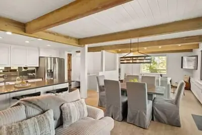 Image de Great Suite Next to Gondola! Walk to Everything!