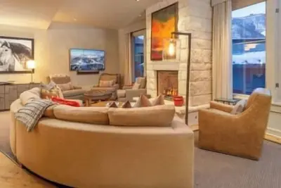 Image de Stunning 3 Bedroom 3 bath Condo in Aspen Core!