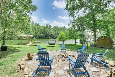 Image de Hot Springs Retreat w/ Private Dock + Hot Tub!