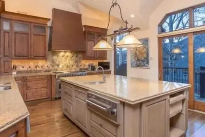 Image de 5 Luxury Townhome Aspen Core Hot Tub!