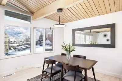 Image de Aspen Core-Walk to Everything!