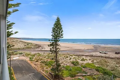 Image de Moana Esplanade - Pure Beach Front 3 Bed Apt
