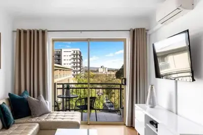 Image de Retreat to Windsor View