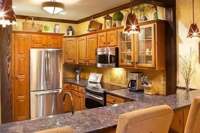 Image de Big Cedar Wilderness Club Resort, Pool, fireplace!