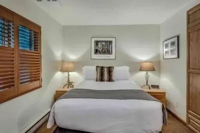 Image de Fabulous 5 Bedroom Luxury Condo in Aspen Core!