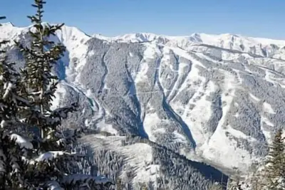 Image de 2 Stylish Aspen Core - Hot Tub, Pool!