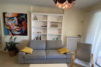 Image de Modern minimalist apartment. 3km from the beach!