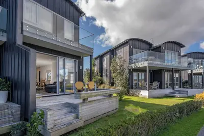 Image de Matarangi Lakeview - Matarangi Holiday Home