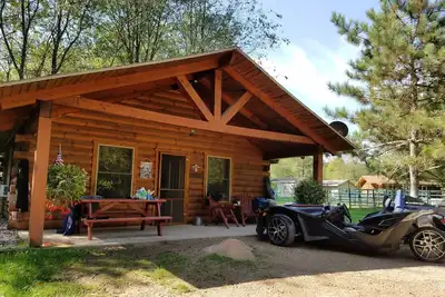 Image de Perfect for Families & Friends, Pet Friendly, Horse Theme, Log Cabin, Fireplace