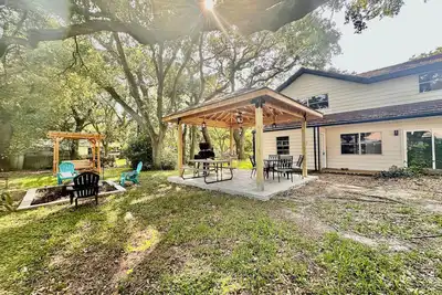 Image de One block from the Ocean and 8 minute drive to Kemah