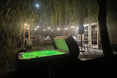 Image de Fishers home/Pet Friendly/hot tub/golf/pickleball/fenced yard/concerts! !