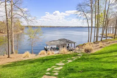 Image de Lakefront Lake Anna with Views, Dock, Fire Pit
