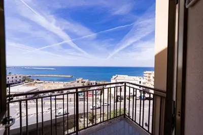 Image de Five sea view apartments Entire structure