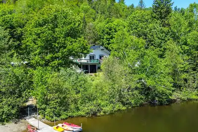 Image de Chalet Le Ellie | Spa | Bbq | Bord de Lac | Wifi