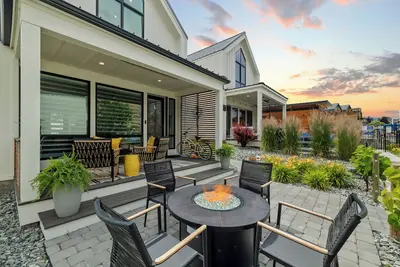 Image de Outdoor Heater & Covered Patio, Paddle boards, Fire table, Bikes, Outdoor Games