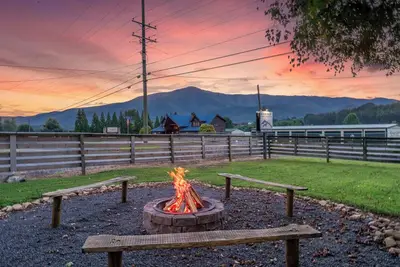 Image de Mountain Retreat | Ping Pong | Fire Pit Fun