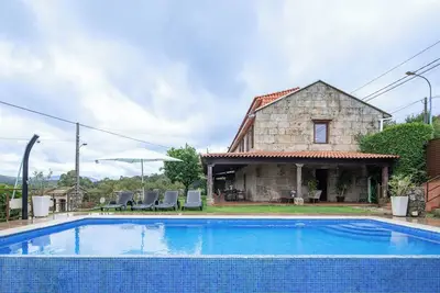 Image de Maison de vacances 'Casa Da Xeitosa' avec vue sur la montagne, piscine privée et Wi-Fi
