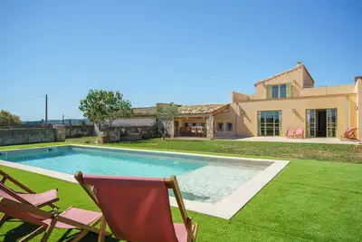 Image de Villa 'Hostal Des Bovol' avec vue sur les montagnes, Wi-Fi et climatisation