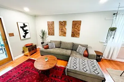 Image de Pet-friendly Home w/ Fenced-in yard, Doggie-Door, Deck, and Grill