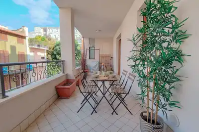 Image de Charming Central Apartment with Terrace, Just 5 Minutes from the Beach