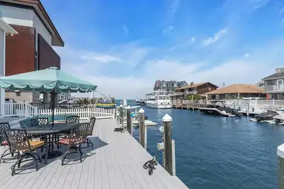 Image de Bayfront Luxury Home with Hot Tub, Sleeps 16+