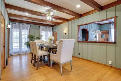 Image de An Exquisite Vintage Rare Historical Ranch House!