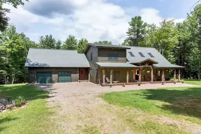 Image de A breathtakingly pristine luxury cabin on 14 private acres